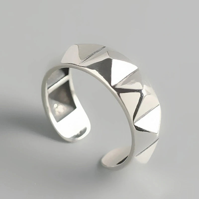 Geometric rhombus Rings