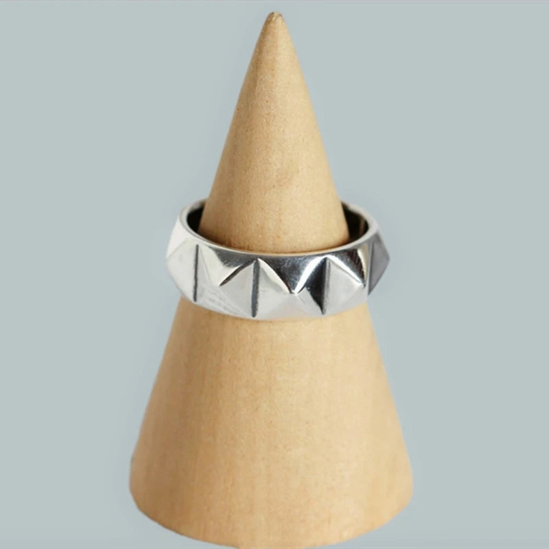 Geometric rhombus Rings