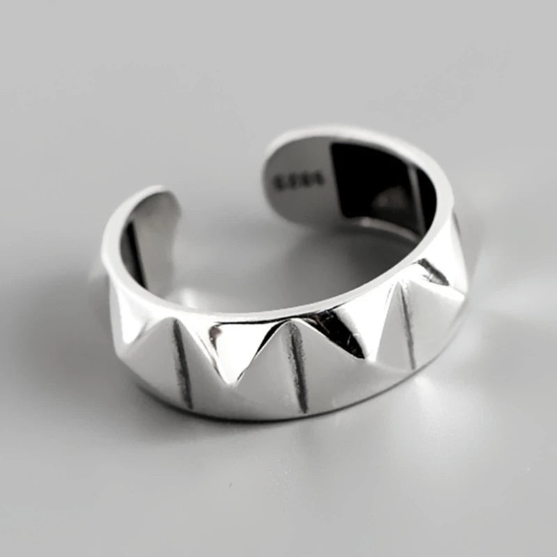 Geometric rhombus Rings